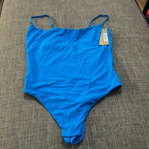 SKIMS Tops - Skims Fits Everybody Cami Bodysuit